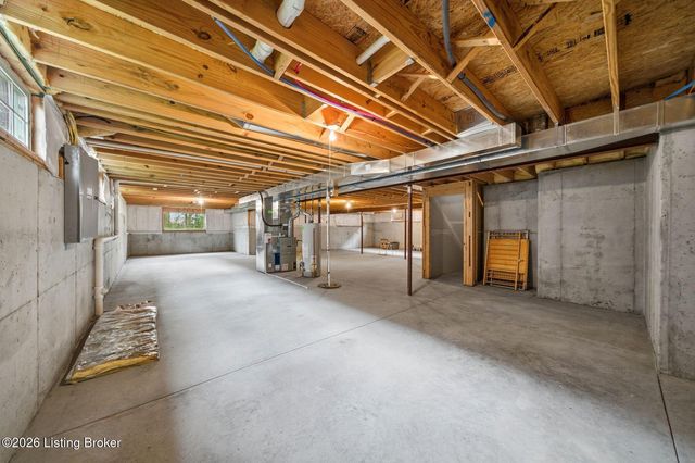 4122 Brook Farm Pl, Louisville, KY 40299