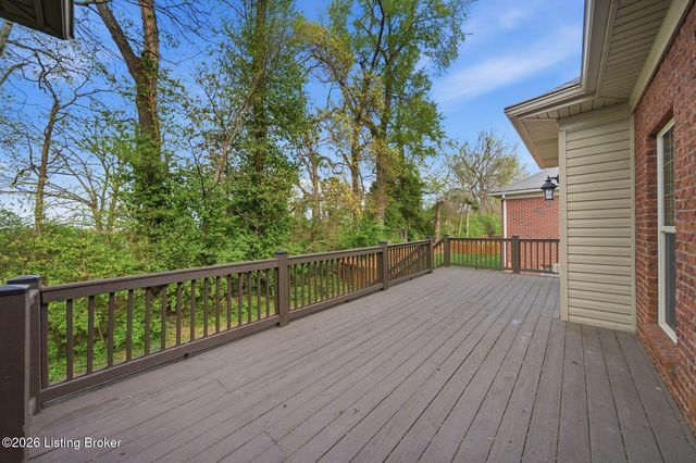 4122 Brook Farm Pl, Louisville, KY 40299