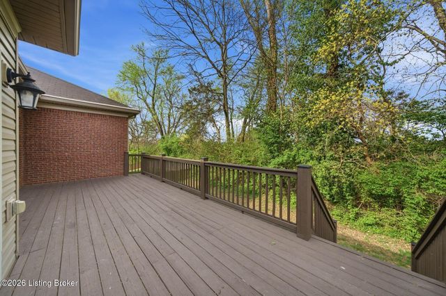 4122 Brook Farm Pl, Louisville, KY 40299