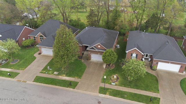 4122 Brook Farm Pl, Louisville, KY 40299