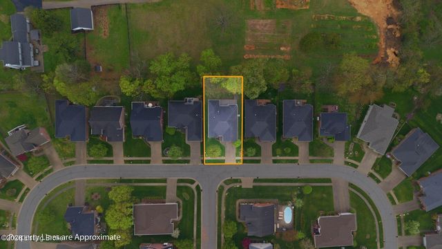 4122 Brook Farm Pl, Louisville, KY 40299