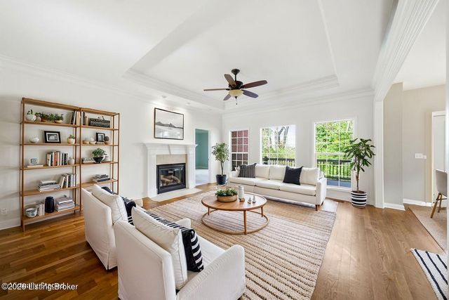 4122 Brook Farm Pl, Louisville, KY 40299