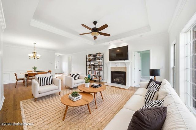 4122 Brook Farm Pl, Louisville, KY 40299