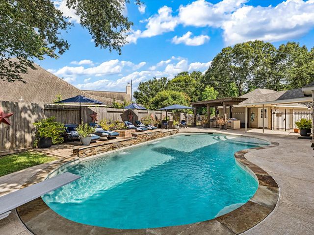 3802 Coral Circle, Seabrook, TX 77586