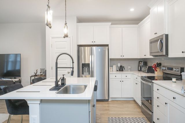 328 Victoria Dr, Lebanon, TN 37090