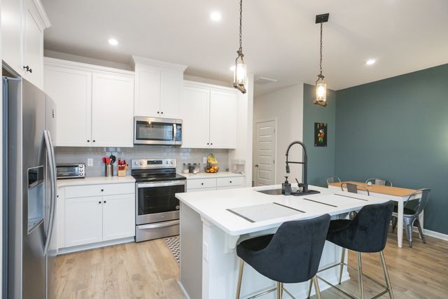 328 Victoria Dr, Lebanon, TN 37090