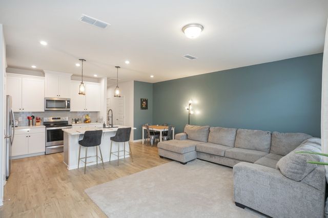 328 Victoria Dr, Lebanon, TN 37090