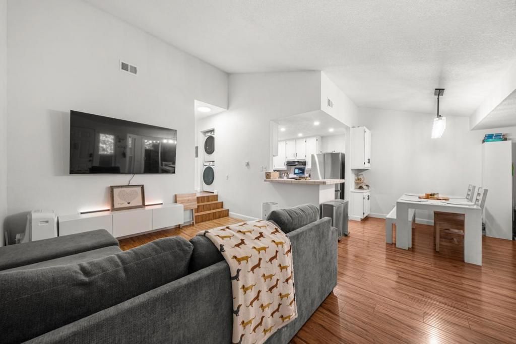 Image 3 of property listing at 363 Kenbrook Circle, San Jose, CA 95111