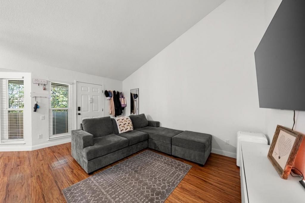 Image 5 of property listing at 363 Kenbrook Circle, San Jose, CA 95111