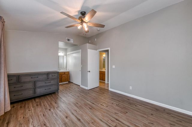 2481 S Applewood Lane, Fresno, CA 93725