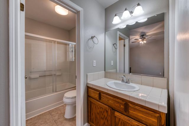 2481 S Applewood Lane, Fresno, CA 93725