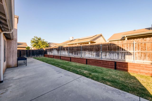 2481 S Applewood Lane, Fresno, CA 93725