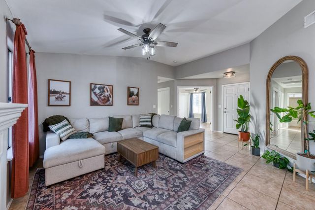 2481 S Applewood Lane, Fresno, CA 93725