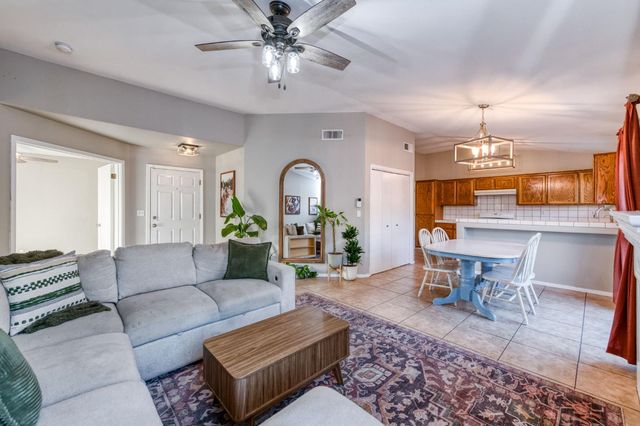 2481 S Applewood Lane, Fresno, CA 93725