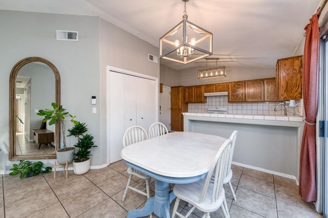2481 S Applewood Lane, Fresno, CA 93725