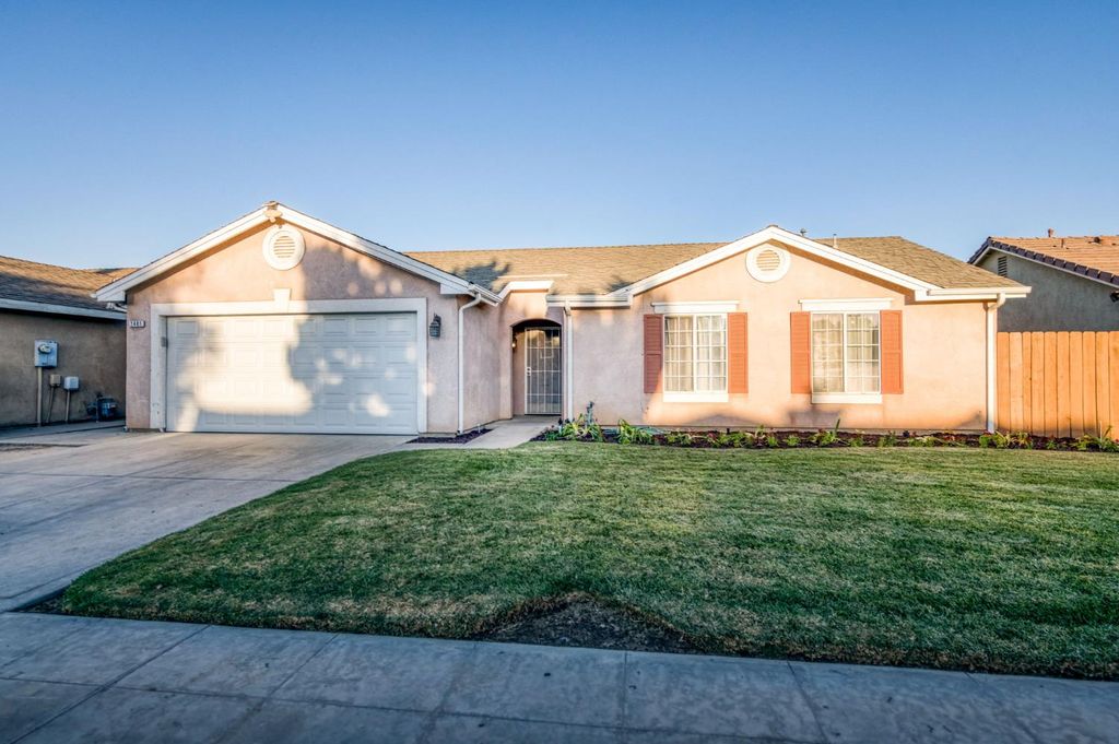 2481 S Applewood Lane, Fresno, CA 93725
