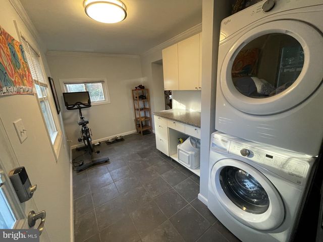 2221 ARLINGTON TER, Alexandria, VA 22303