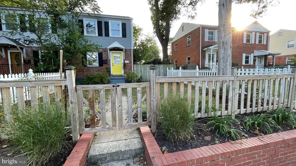 2221 ARLINGTON TER, Alexandria, VA 22303