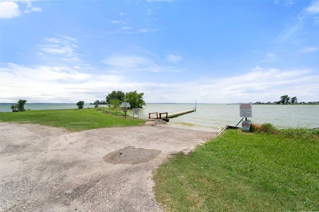 2065 Pelican Isle Drive, Kerens, TX 75144