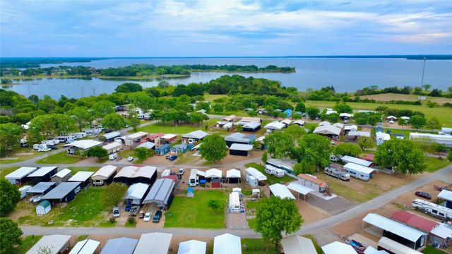 2065 Pelican Isle Drive, Kerens, TX 75144