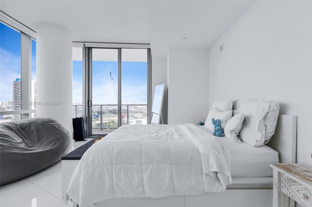 851 NE 1st Ave 1202, Miami, FL 33132