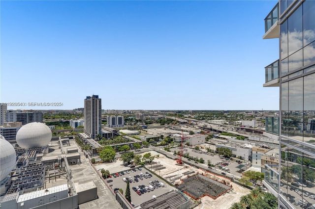 851 NE 1st Ave 1202, Miami, FL 33132