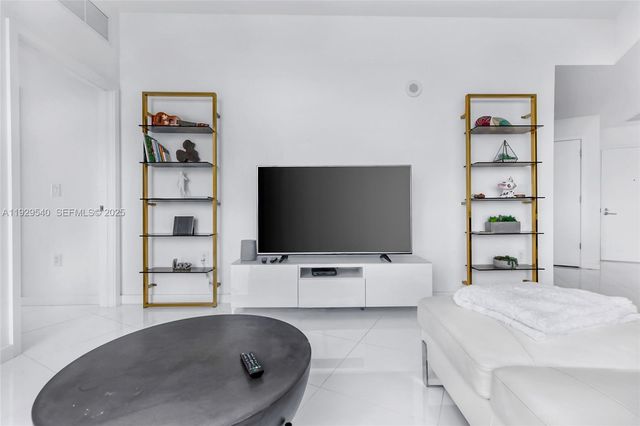 851 NE 1st Ave 1202, Miami, FL 33132