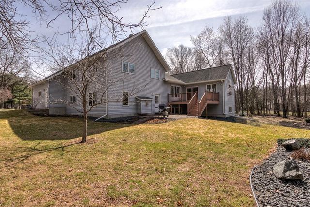 472 Glenwood Ct, Chippewa Falls, WI 54729