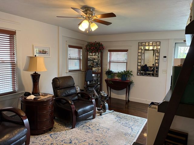 353 Massasoit, East Providence, RI 02914