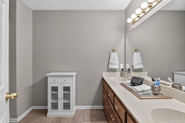 700 BRIDGEWATER Drive, Benton, AR 72019