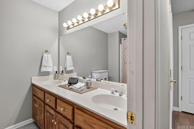 700 BRIDGEWATER Drive, Benton, AR 72019