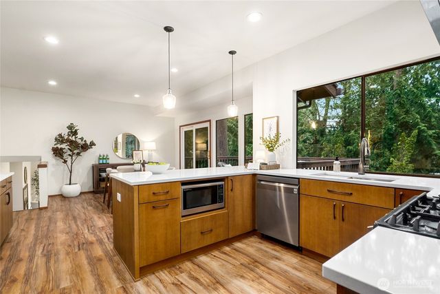 2518 Sahalee Drive East, Sammamish, WA 98074