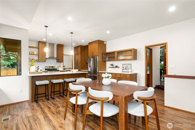 2518 Sahalee Drive East, Sammamish, WA 98074