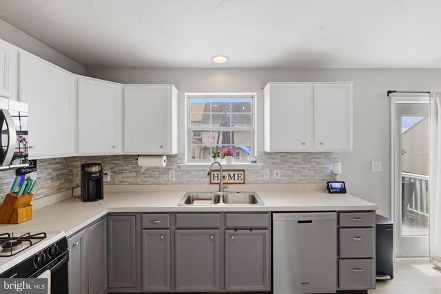 1226 WANDA DR, Hanover, PA 17331