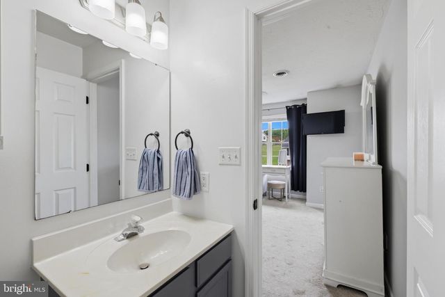 1226 WANDA DR, Hanover, PA 17331