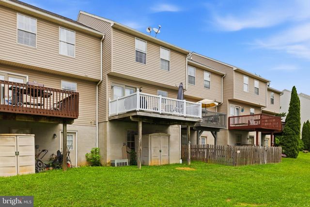 1226 WANDA DR, Hanover, PA 17331