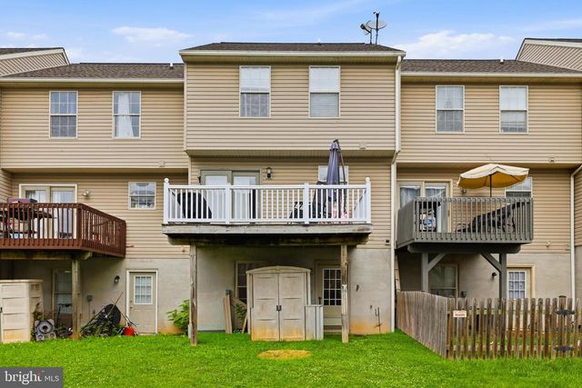 1226 WANDA DR, Hanover, PA 17331