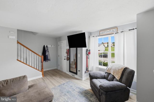1226 WANDA DR, Hanover, PA 17331