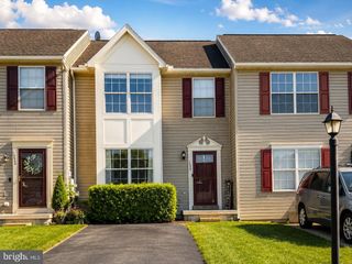 1226 WANDA DR, Hanover, PA 17331
