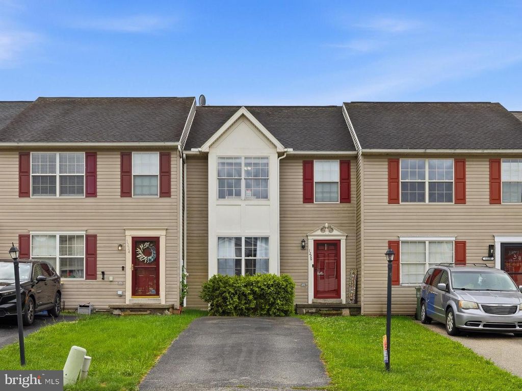 1226 WANDA DR, Hanover, PA 17331