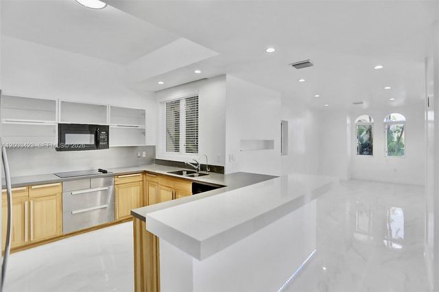 21032 NE 32nd Ave 21032, Aventura, FL 33180