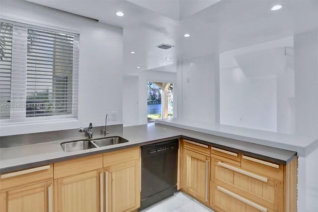 21032 NE 32nd Ave 21032, Aventura, FL 33180