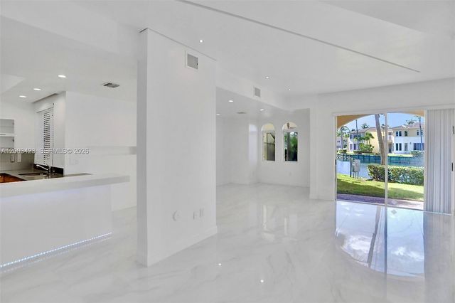 21032 NE 32nd Ave 21032, Aventura, FL 33180