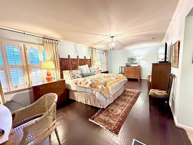 28 Old Ivy NE Square, Atlanta, GA 30342