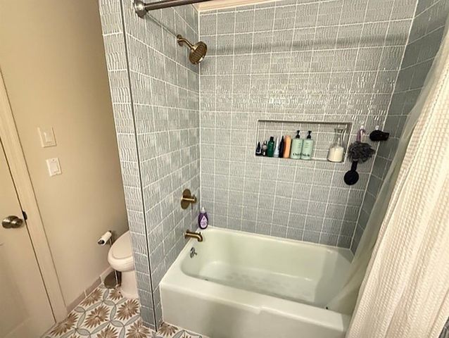 28 Old Ivy NE Square, Atlanta, GA 30342