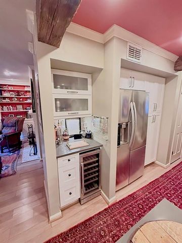 28 Old Ivy NE Square, Atlanta, GA 30342