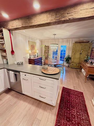 28 Old Ivy NE Square, Atlanta, GA 30342