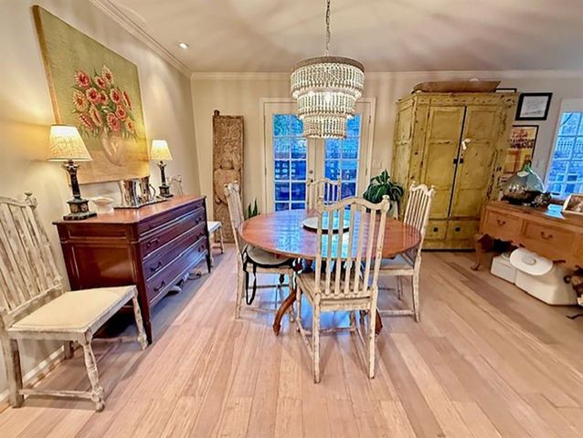 28 Old Ivy NE Square, Atlanta, GA 30342