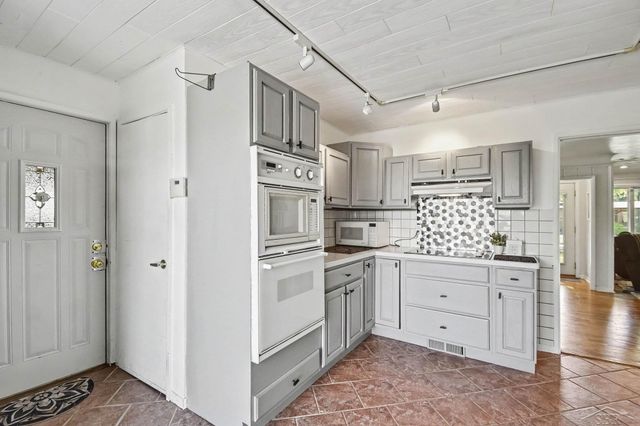 2130 Clover Lane, Saginaw, MI 48602