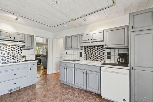 2130 Clover Lane, Saginaw, MI 48602